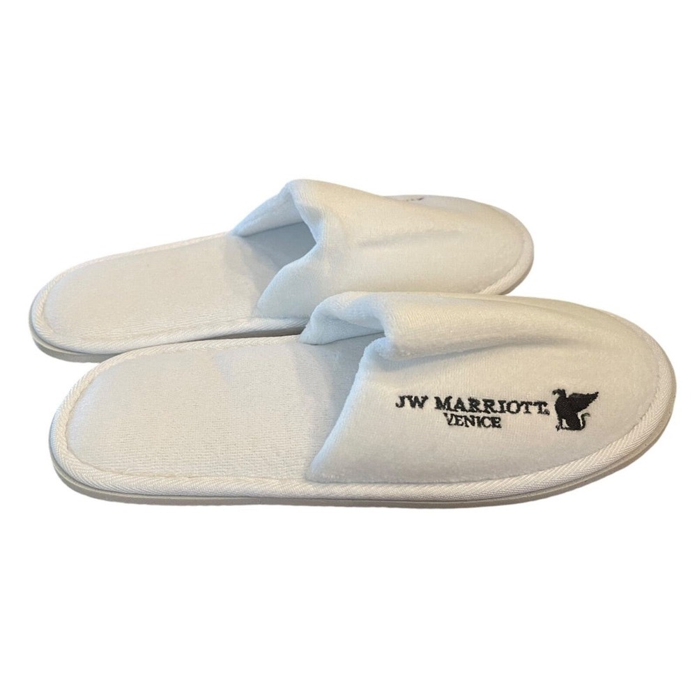 Small JW Marriott Venice Spa White Cushioned Bath Slippers One Pair NEW